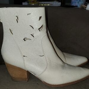 Elegant White Ankle Boots